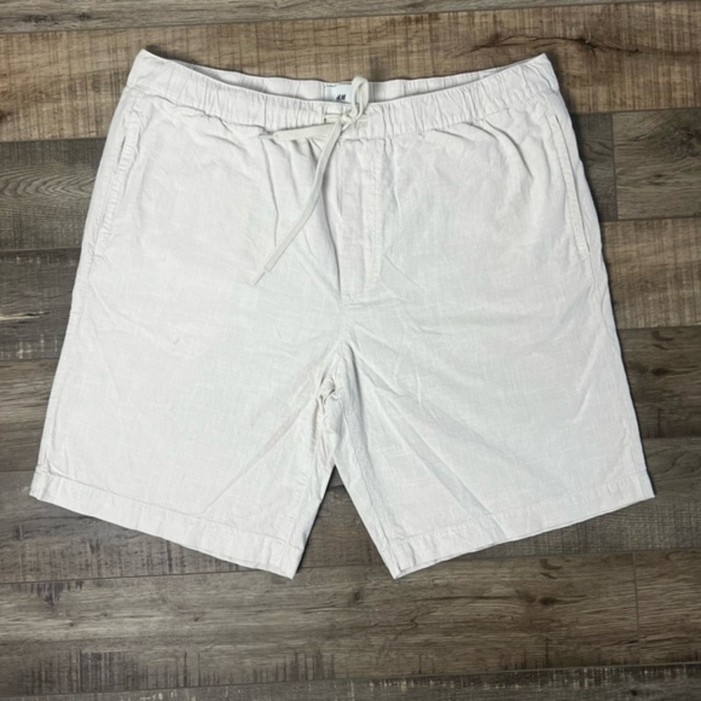 H&M Men's Light Cream Flat Front Shorts